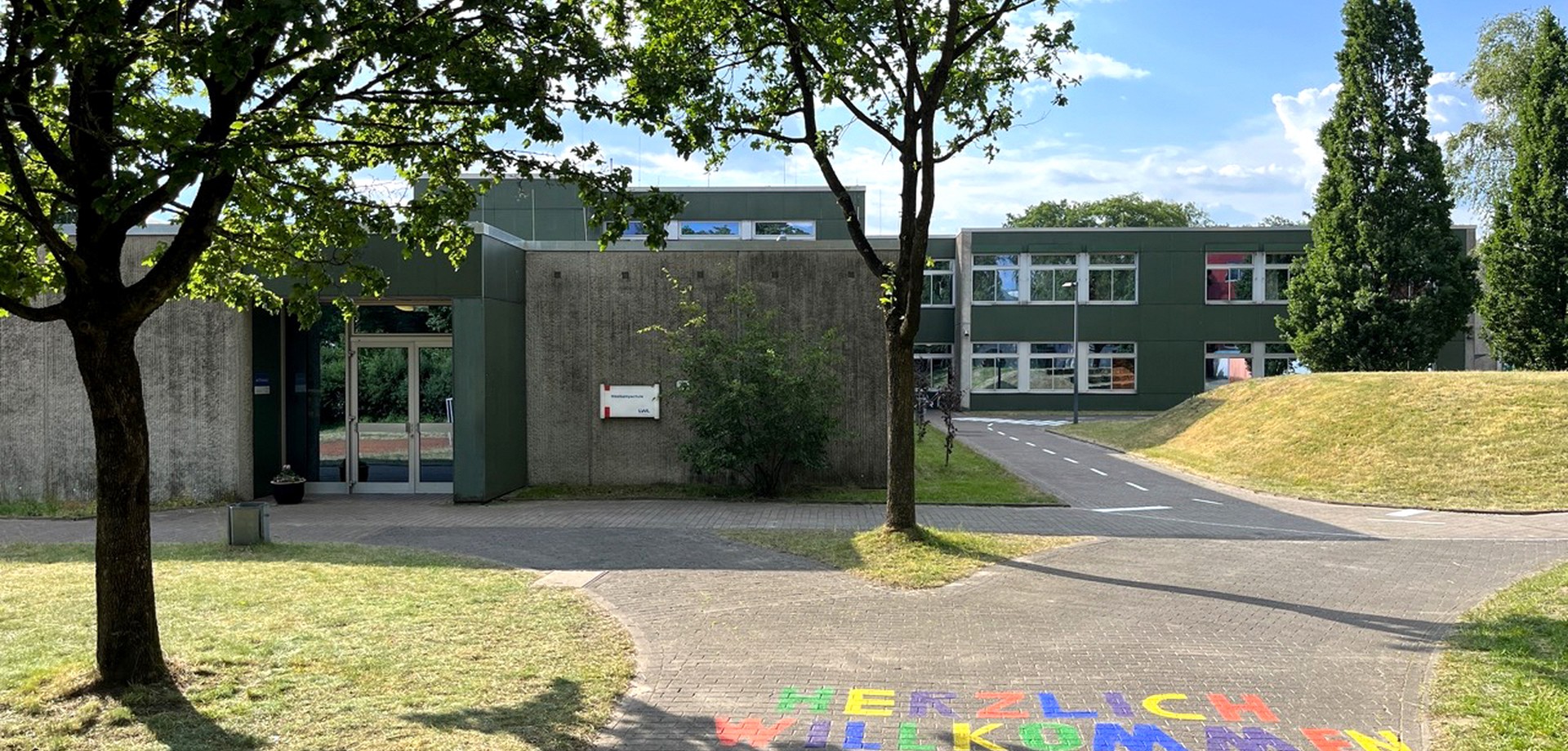 Eingang der Westkampschule